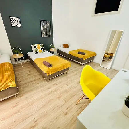 Spacious In Lisbon, Ideal For Tourists بيت شباب Lisboa